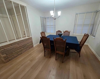 706 Maple St - Photo Thumbnail 6