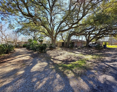 706 Maple St - Photo Thumbnail 3