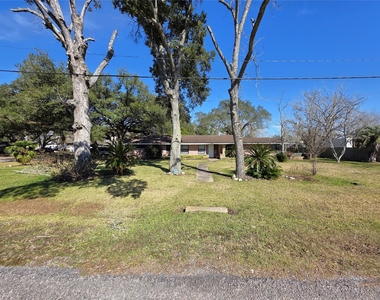 706 Maple St - Photo Thumbnail 2