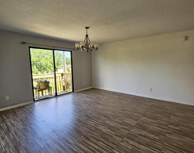 2101 Forest Knoll Drive Ne - Photo Thumbnail 1