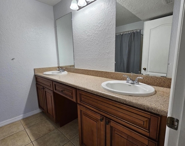 2101 Forest Knoll Drive Ne - Photo Thumbnail 5