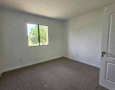 2101 Forest Knoll Drive Ne - Photo Thumbnail 6