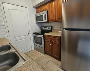 2101 Forest Knoll Drive Ne - Photo Thumbnail 3