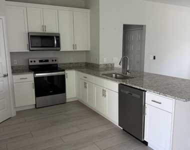 121 Carillo Street Ne - Photo Thumbnail 21