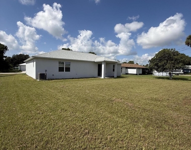 121 Carillo Street Ne - Photo Thumbnail 3