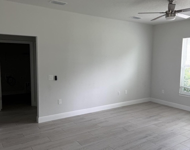 121 Carillo Street Ne - Photo Thumbnail 16