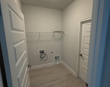 121 Carillo Street Ne - Photo Thumbnail 12