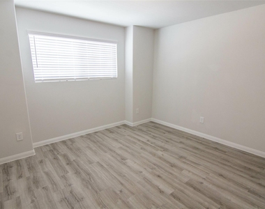 5615 Gara River Drive - Photo Thumbnail 8