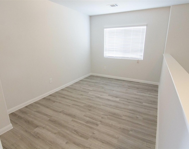 5615 Gara River Drive - Photo Thumbnail 5
