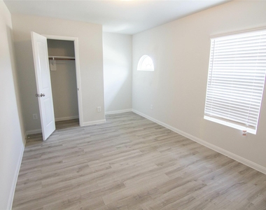 5615 Gara River Drive - Photo Thumbnail 9