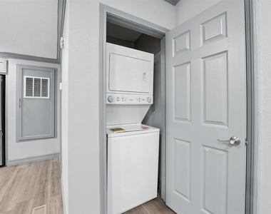 110 Robin Street - Photo Thumbnail 12