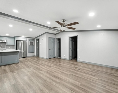 110 Robin Street - Photo Thumbnail 3