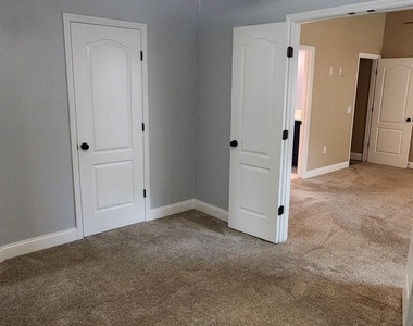 428 Heathrow Circle - Photo Thumbnail 23