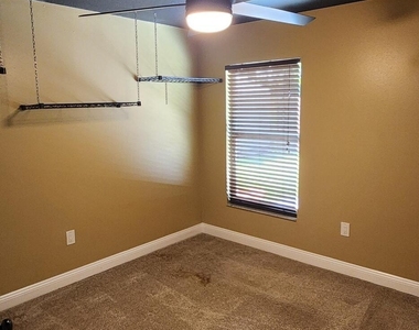 428 Heathrow Circle - Photo Thumbnail 20