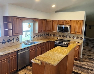 428 Heathrow Circle - Photo Thumbnail 9