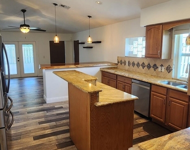 428 Heathrow Circle - Photo Thumbnail 6