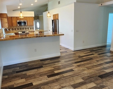 428 Heathrow Circle - Photo Thumbnail 14