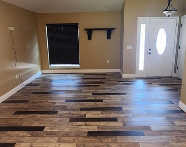 428 Heathrow Circle - Photo Thumbnail 2