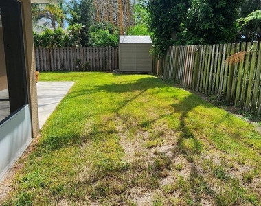 428 Heathrow Circle - Photo Thumbnail 35