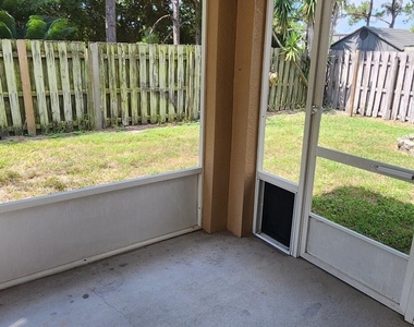 428 Heathrow Circle - Photo Thumbnail 32