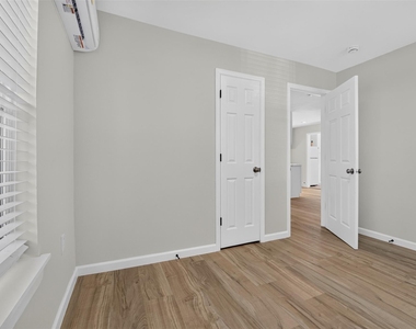 908 1/2 Jewett Street - Photo Thumbnail 12