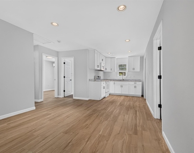 908 1/2 Jewett Street - Photo Thumbnail 7