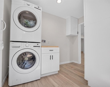 908 1/2 Jewett Street - Photo Thumbnail 17