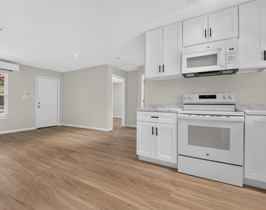 908 1/2 Jewett Street - Photo Thumbnail 5