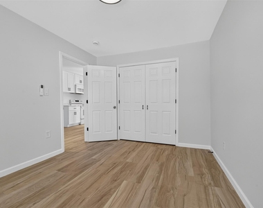 908 1/2 Jewett Street - Photo Thumbnail 8