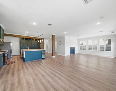 1413 Whispering Pines Drive - Photo Thumbnail 9