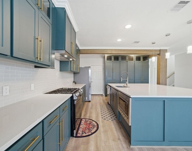 1413 Whispering Pines Drive - Photo Thumbnail 6
