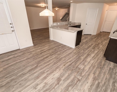 10203 Piave Drive - Photo Thumbnail 4