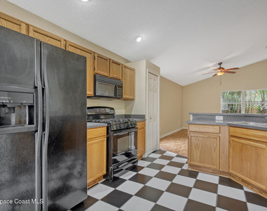 2900 Pebble Creek Street - Photo Thumbnail 10