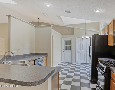 2900 Pebble Creek Street - Photo Thumbnail 8
