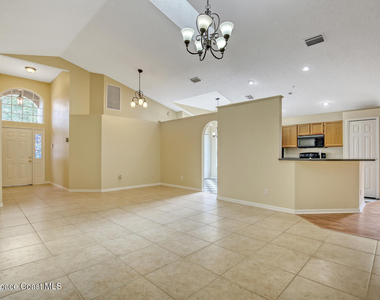 2900 Pebble Creek Street - Photo Thumbnail 4