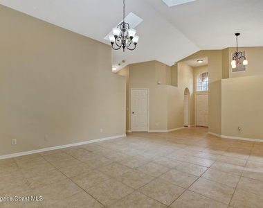 2900 Pebble Creek Street - Photo Thumbnail 5