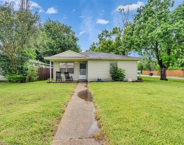 815 Avenue G - Photo Thumbnail 22