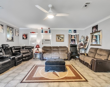815 Avenue G - Photo Thumbnail 6