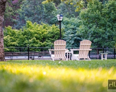 Avenue C - Photo Thumbnail 9