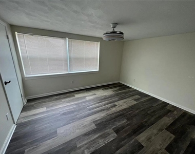8414 Clover Hill Loop - Photo Thumbnail 5