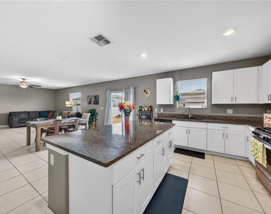 10291 Shady Preserve Drive - Photo Thumbnail 9