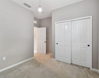 10606 Laguna Plains Drive - Photo Thumbnail 7