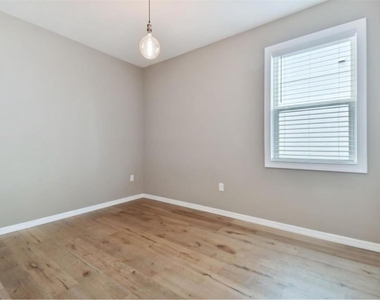 10606 Laguna Plains Drive - Photo Thumbnail 12