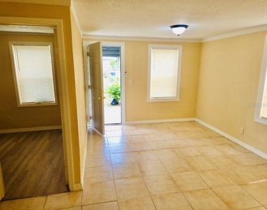 1018 E Holland Avenue - Photo Thumbnail 4