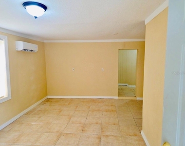 1018 E Holland Avenue - Photo Thumbnail 5