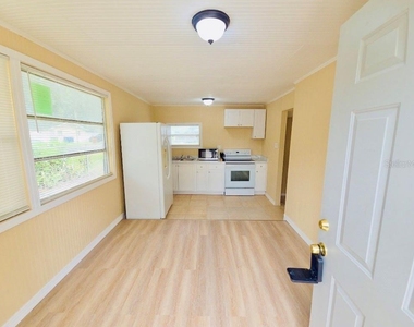 1018 E Holland Avenue - Photo Thumbnail 9