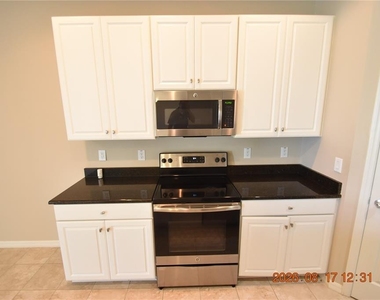 7031 Woodchase Glen Drive - Photo Thumbnail 9