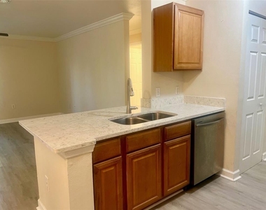 18335 Bridle Club Drive - Photo Thumbnail 2