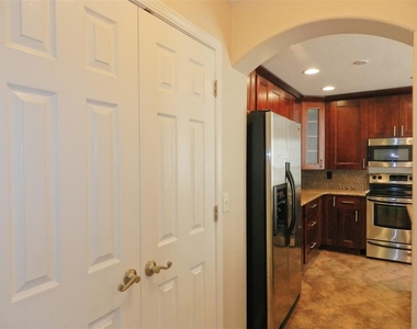 10837 Kensington Park Avenue - Photo Thumbnail 9