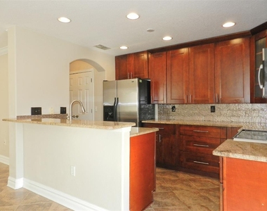 10837 Kensington Park Avenue - Photo Thumbnail 7
